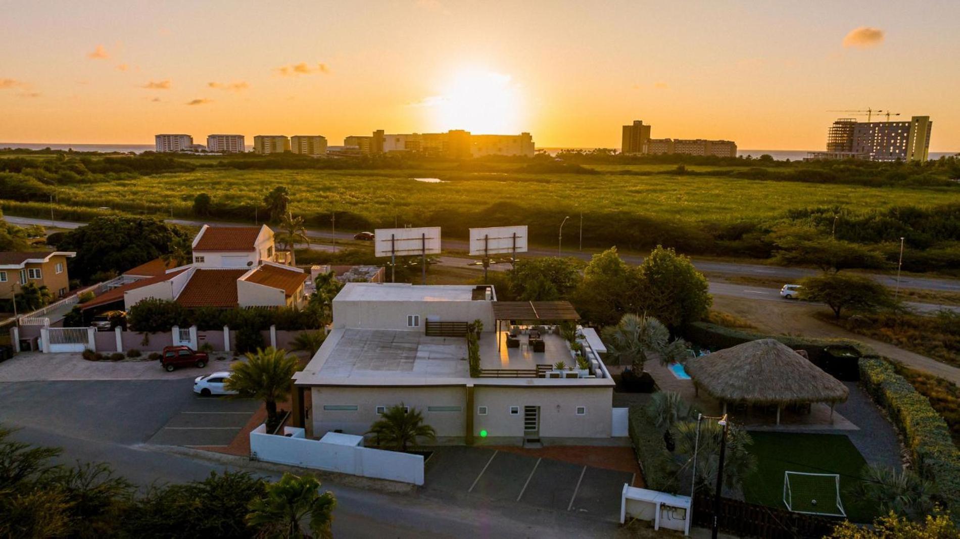 Koyari Modern Condos 9Br 7Ba Sleeps 26 W/ Pool And Roof Deck Palm Beach Exterior photo