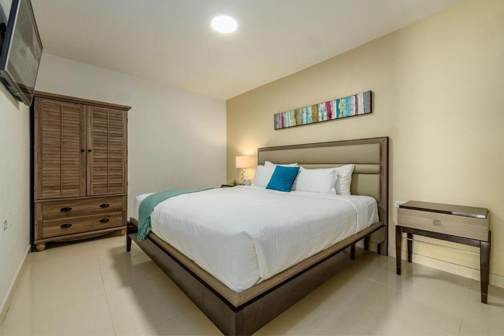 Koyari Modern Condos 9Br 7Ba Sleeps 26 W/ Pool And Roof Deck Palm Beach Exterior photo
