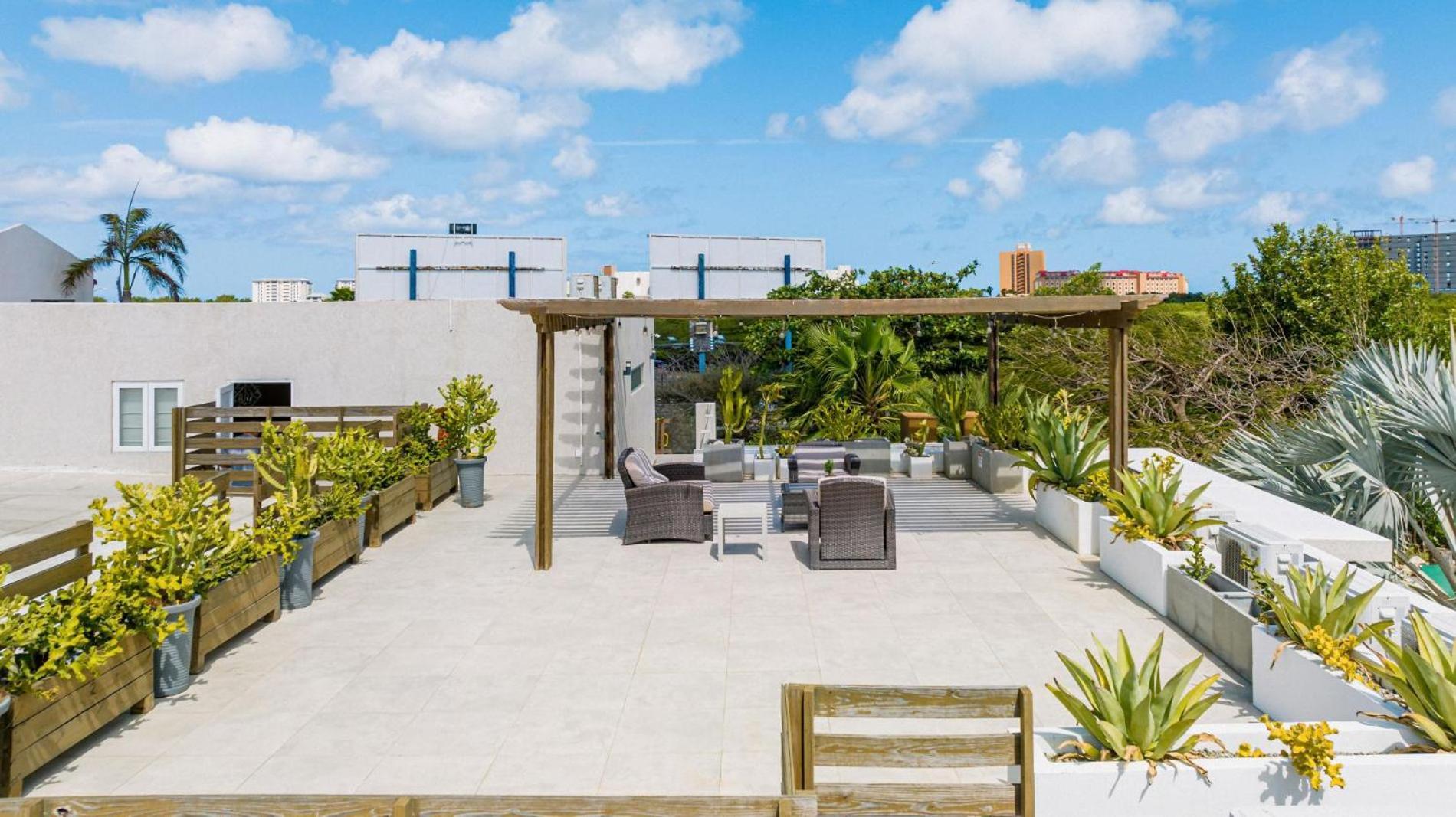 Koyari Modern Condos 9Br 7Ba Sleeps 26 W/ Pool And Roof Deck Palm Beach Exterior photo