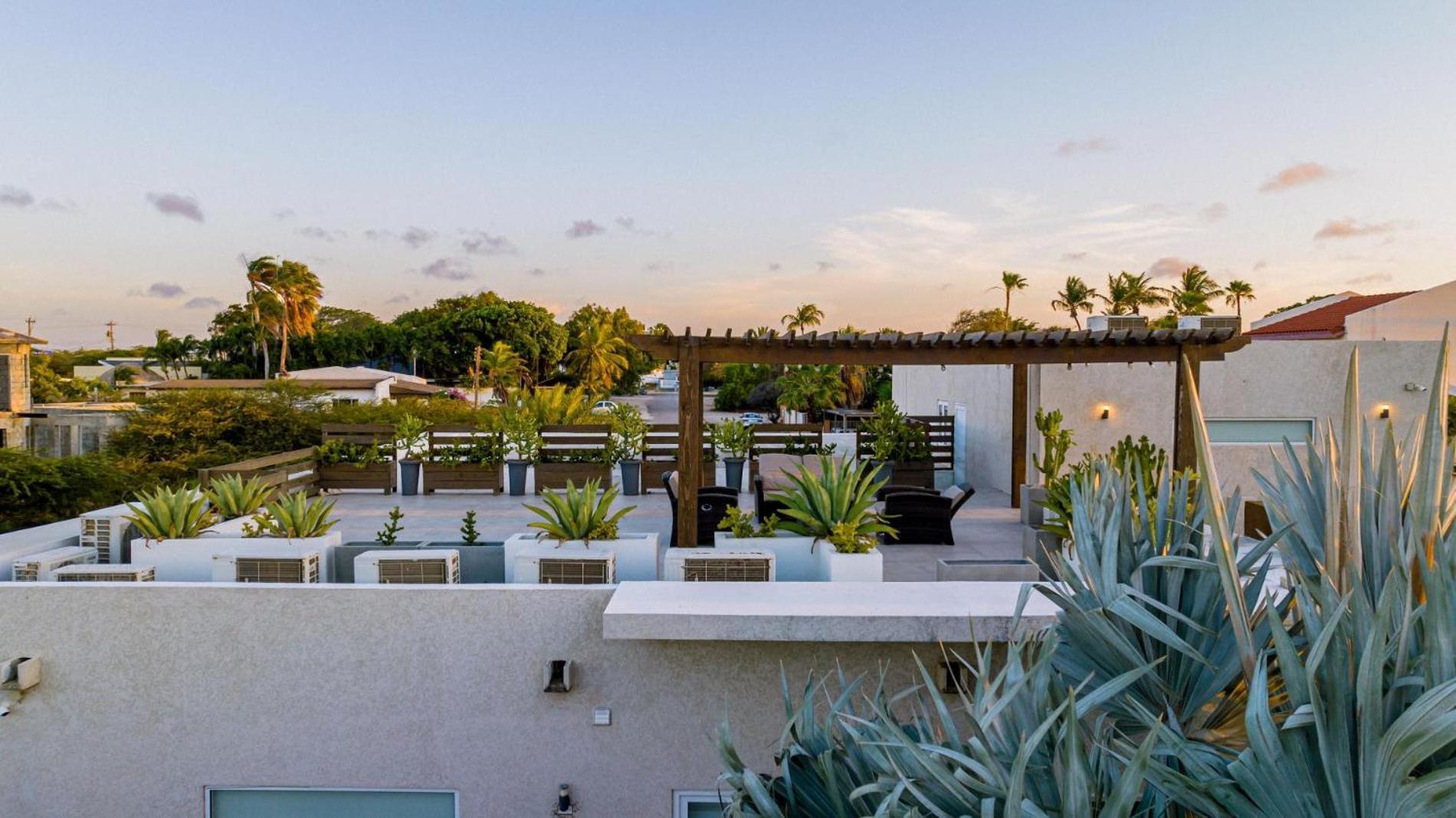 Koyari Modern Condos 9Br 7Ba Sleeps 26 W/ Pool And Roof Deck Palm Beach Exterior photo