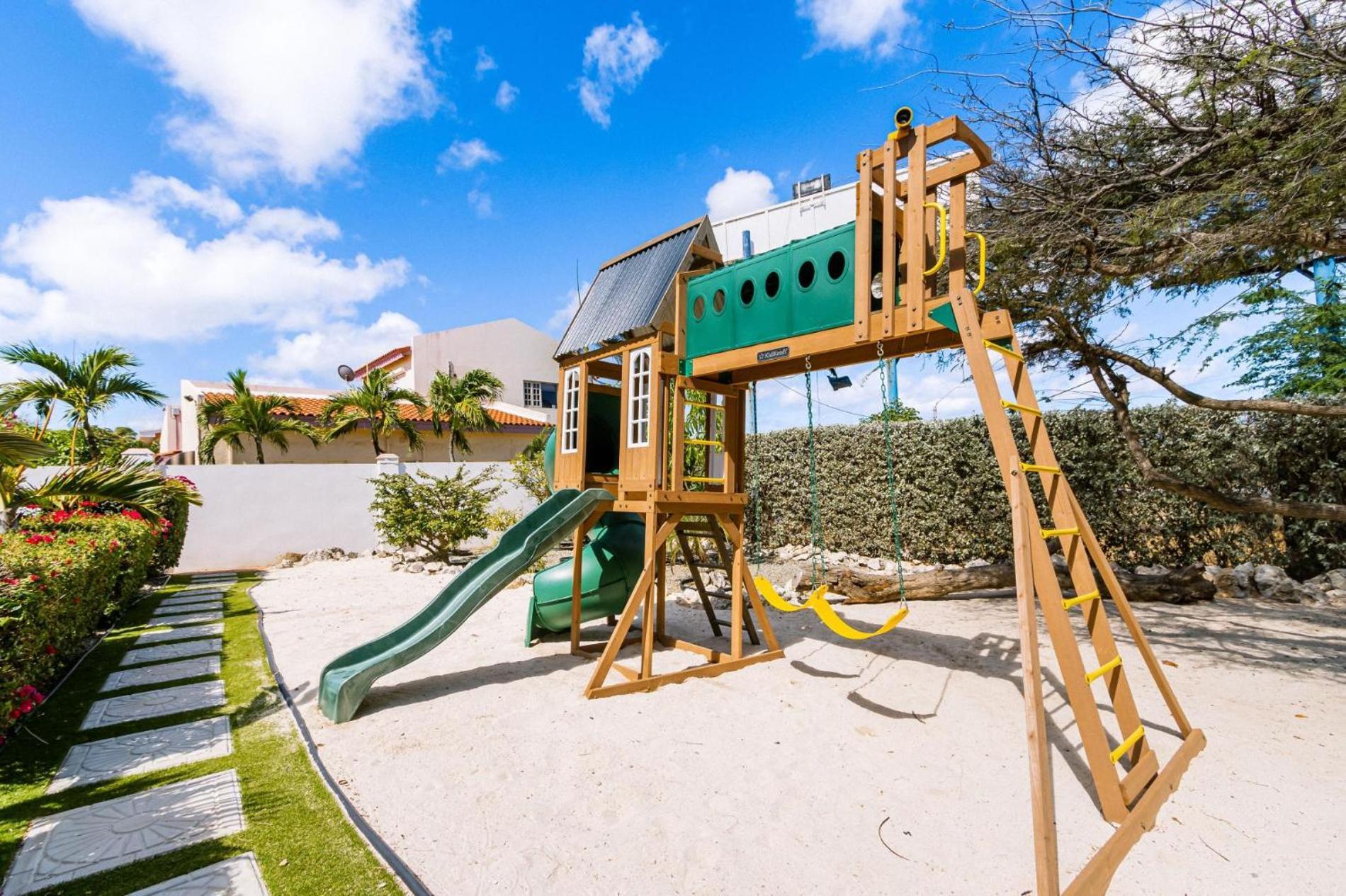 Koyari Modern Condos 9Br 7Ba Sleeps 26 W/ Pool And Roof Deck Palm Beach Exterior photo